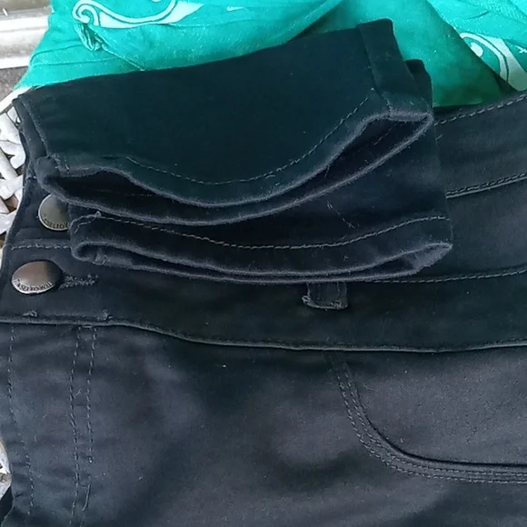 Black Stretchy Skinny pants - Picture 2 of 5